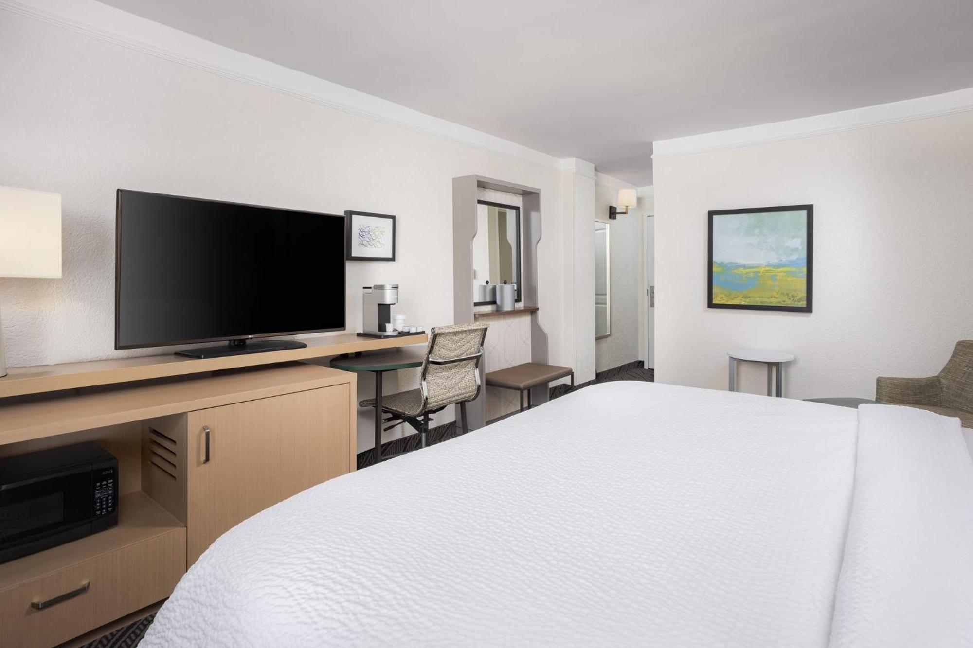 King Bed Premium Room with Balcony,1602966632:JPEG